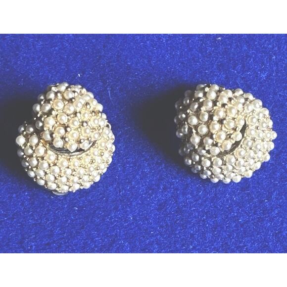 Rare Vintage HAR Costume Jewelry Clip-On Earrings Seed Pearl - Picture 3 of 9